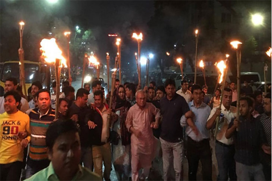 খালেদার মুক্তির দাবিতে রাজধানীতে মশাল মিছিল