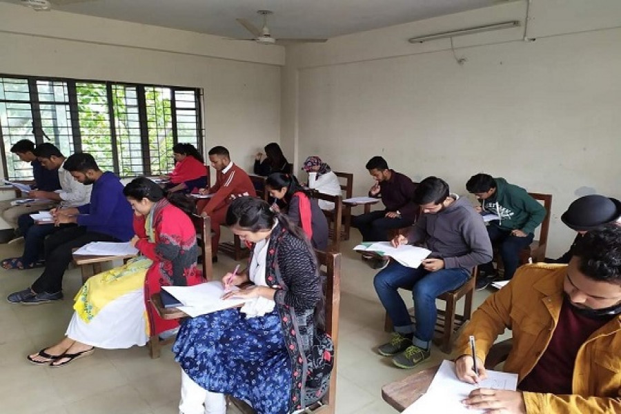 আইইউবির ভর্তি পরীক্ষা অনুষ্ঠিত 