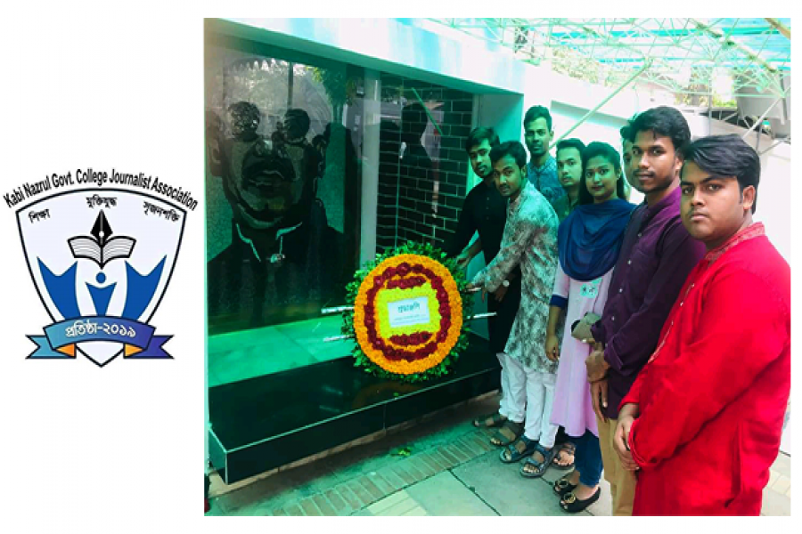 বঙ্গবন্ধুর প্রতিকৃতিতে ফুল দিয়ে শ্রদ্ধা নিবেদন করছে সংগঠনটির নেতারা