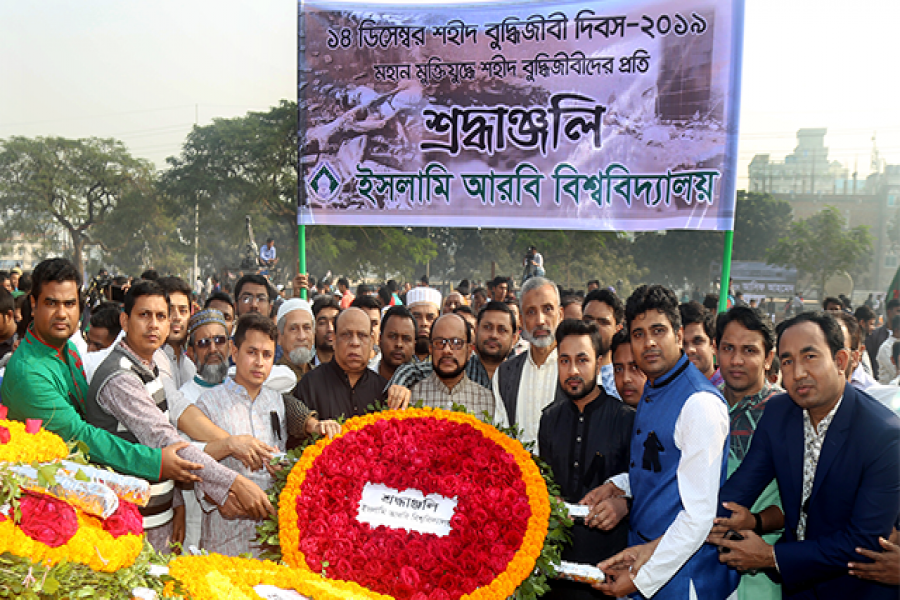 রায়ের বাজার বধ্যভূমি স্মৃতিসৌধে পুষ্পস্তবক অর্পণ 