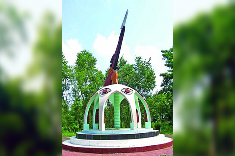 ইসলামী বিশ্ববিদ্যালয়ে মুক্তিযুদ্ধের স্মৃতি বহনকারী ভাস্কর্য ‘মুক্তবাংলা’ 