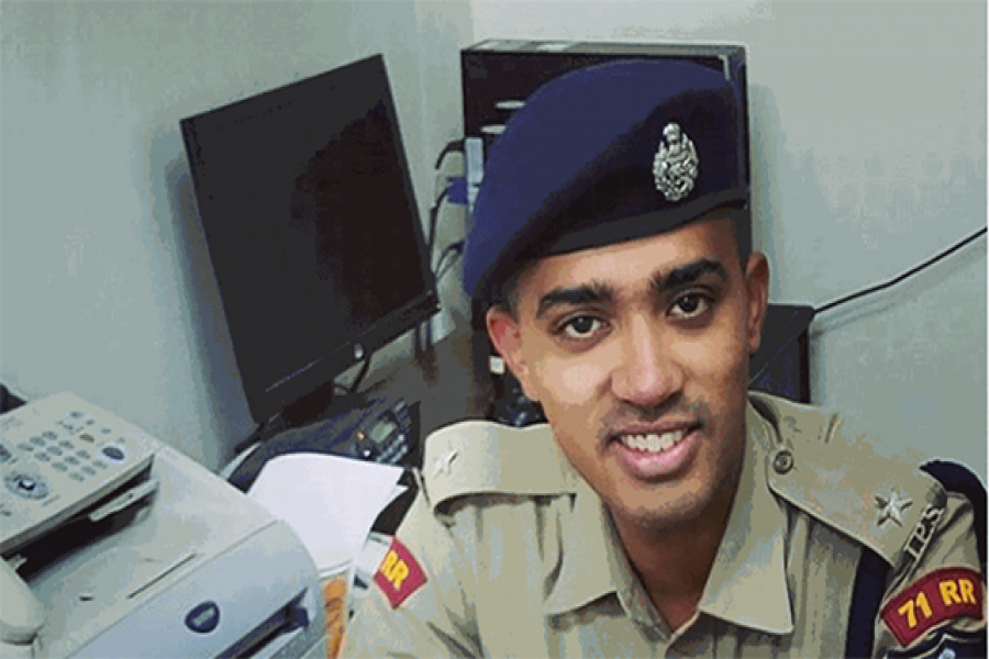 হোটেলে কাজ করেন কনিষ্ঠতম আইপিএস অফিসারের মা 