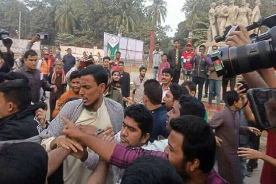 নুরদের ওপর হামলা নিয়ে বিস্মিত ভারতীয় গণমাধ্যম