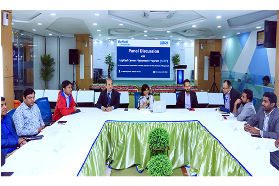 মতবিনিময় সভায় ইউনিভার্সিটি অব নর্থ ক্যারোলিনা শার্লটের শিক্ষক বুশরা আহমেদ