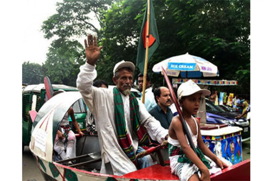 নেত্রীর দেখা মেলেনি ৪ দিন নৌকা চালিয়ে আসা সিদ্দিকের
