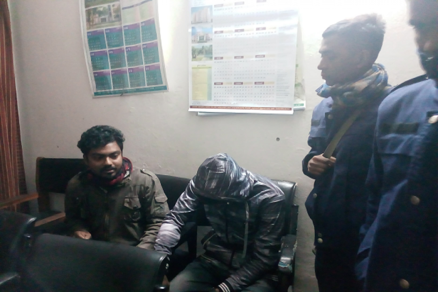 হাবিপ্রবির স্টোর রুমে ইয়াবা সেবন, আটক ২