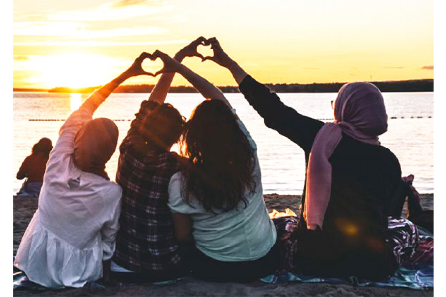 ছেলেরা স্ত্রীর চেয়ে বন্ধুকে সমস্যার কথা বেশি বলেন: গবেষণা