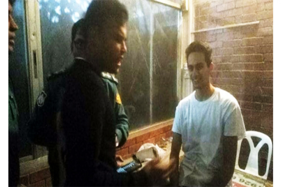 ট্রাফিক পুলিশকে মারধর, মাহী বি চৌধুরীর ছেলে আটক