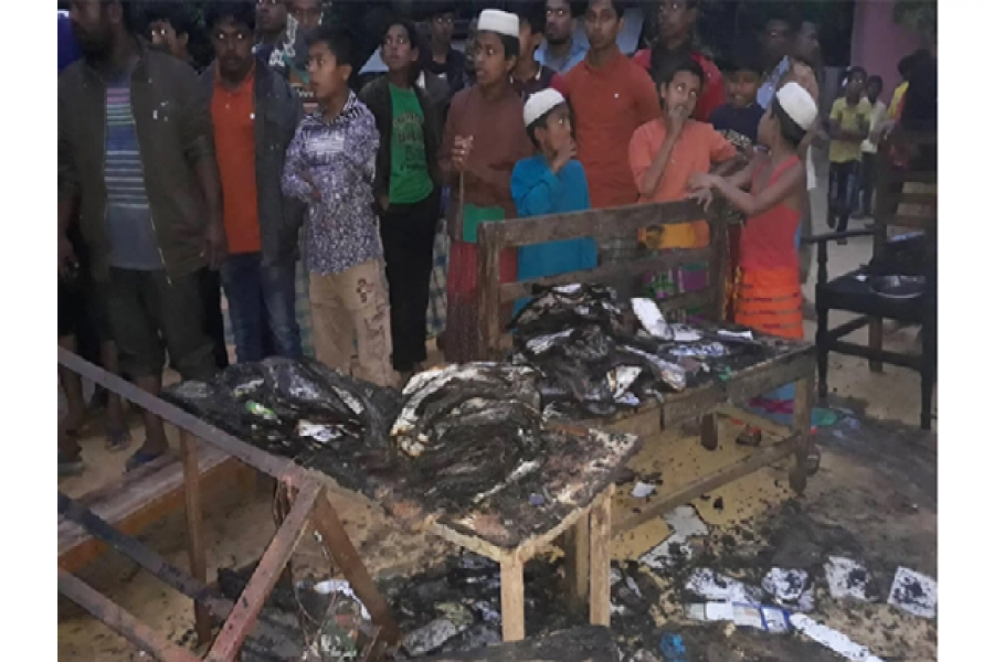 অগ্নিকাণ্ডে পুড়ে গেছে বই-খাতাসহ প্রয়োজনীয় সবকিছু