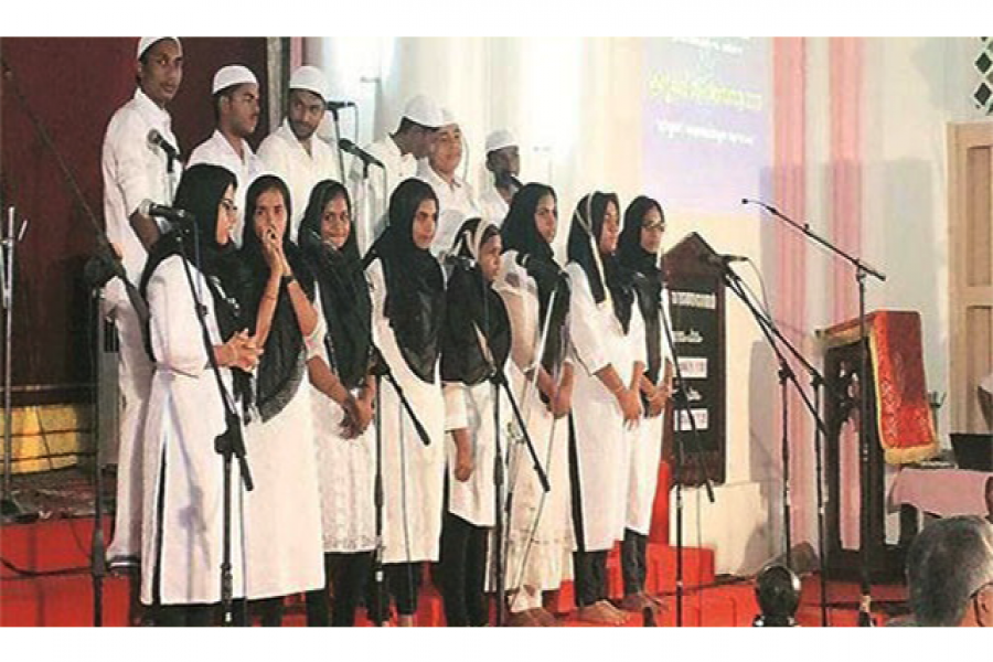 নাগরিকত্ব আইনের প্রতিবাদে হিজাব-টুপি পরে গির্জায় খ্রিস্টানরা