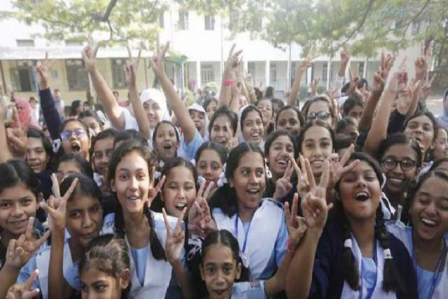 কুমিল্লা বোর্ডে জিপিএ-৫ এ মেয়েরা এগিয়ে, পাশের হারে ছেলেরা