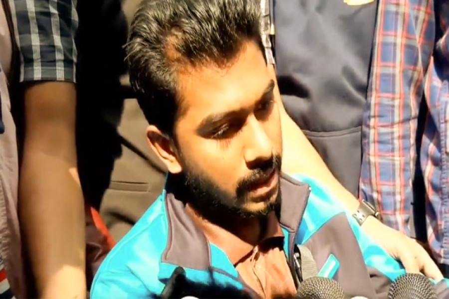 আমার মাথা ঘোরে, চোখে ঝাপসা দেখি: নুর