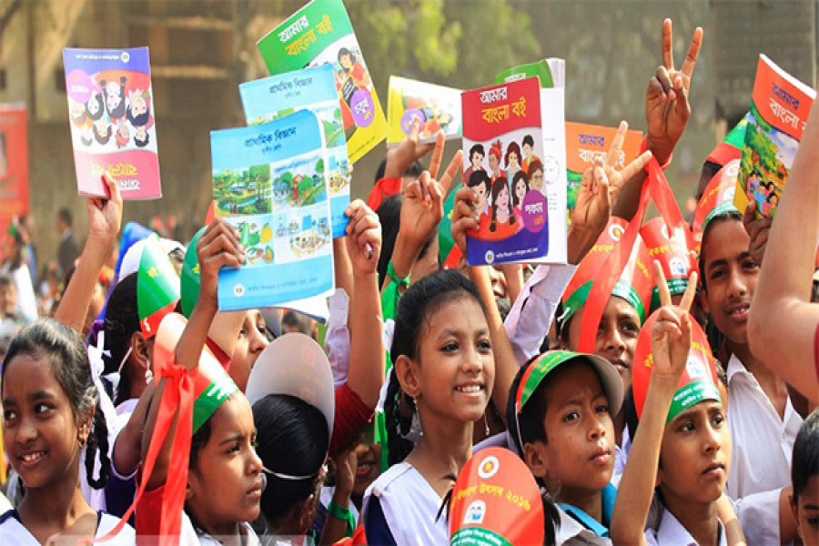 টাকা না দেওয়ায় মিলেনি বিনামূল্যের বই