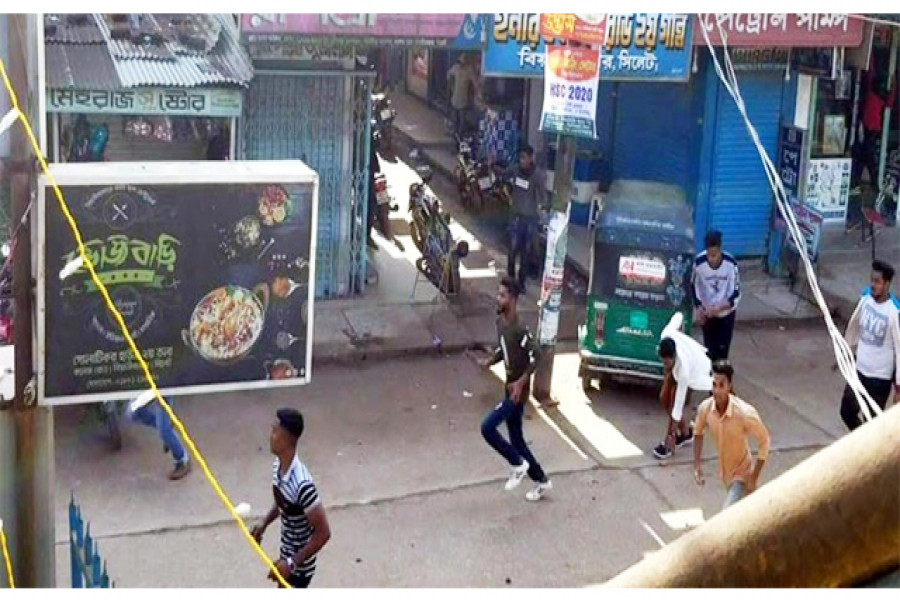 প্রতিষ্ঠাবার্ষিকীতে ছাত্রলীগের দু’গ্রুপের সংঘর্ষ, আহত ৭