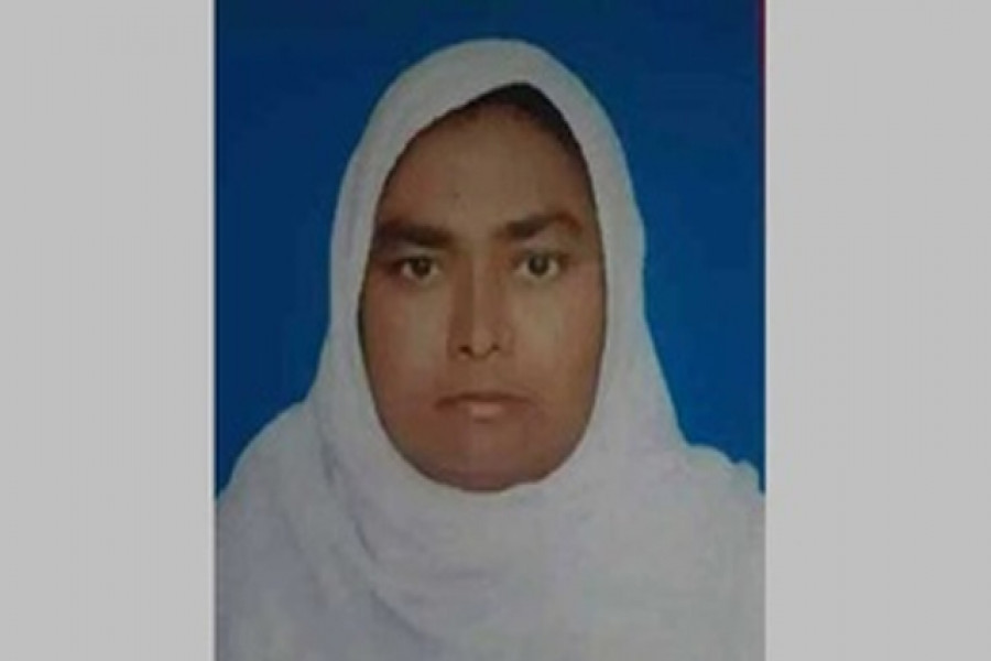 ট্রাকচাপায় স্কুল শিক্ষিকার মৃত্যু, আহত স্বামী 