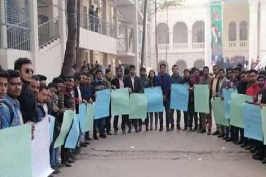 ধর্ষণের প্রতিবাদে জবি ছাত্রলীগের বিক্ষোভ