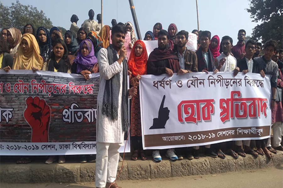 ধর্ষকের সর্বোচ্চ শাস্তির দাবিতে আজও উত্তাল ঢাবি