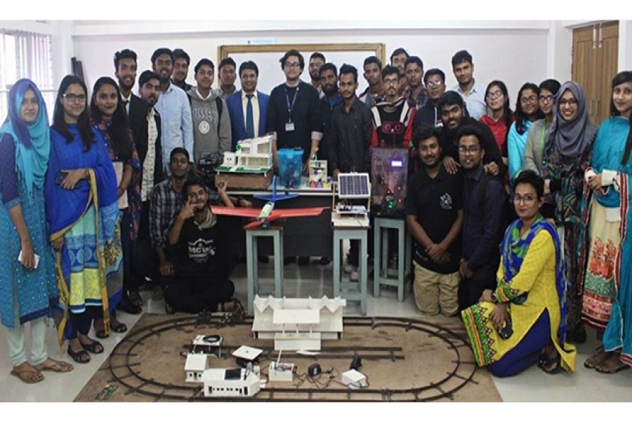 রেলওয়ে নিরাপত্তার নব সিস্টেম উদ্ভাবন তিন শিক্ষার্থীর