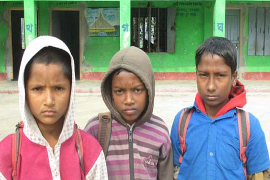 বেশি নম্বরের প্রলোভন দেখিয়ে শিক্ষার্থীদের দিয়ে টয়লেট পরিষ্কার!