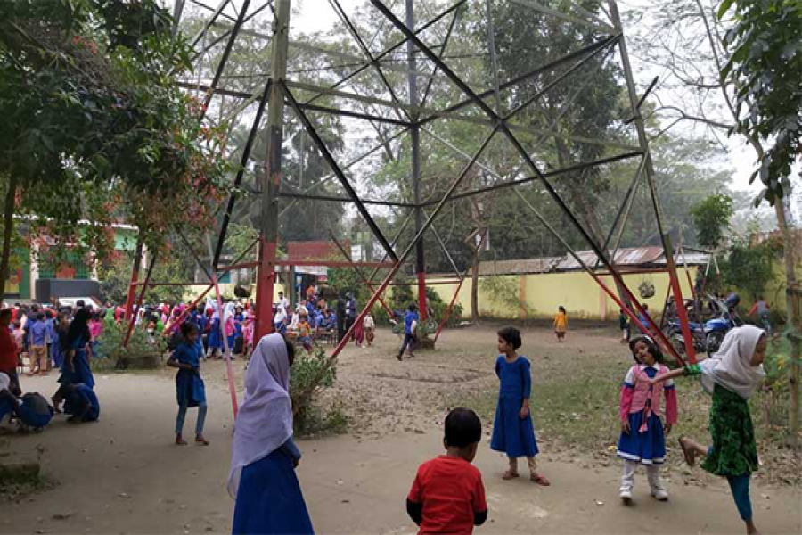 স্কুল মাঠে লাখো ভোল্টের বিদ্যুৎ লাইন, ঝুঁকিতে ৩শ শিক্ষার্থী