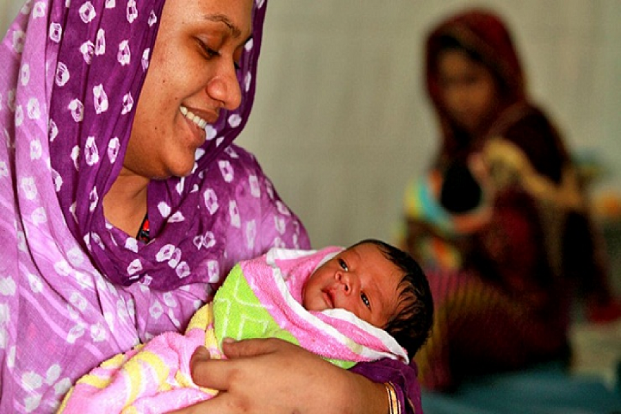 ব্যাংকে নারীদের মাতৃত্বকালীন ছুটি ৬ মাস