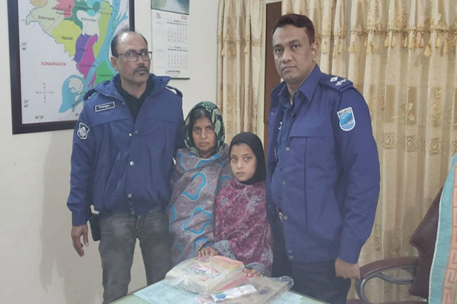 বাবা-মা হারা স্বপ্নার দায়িত্ব নিলেন ওসি