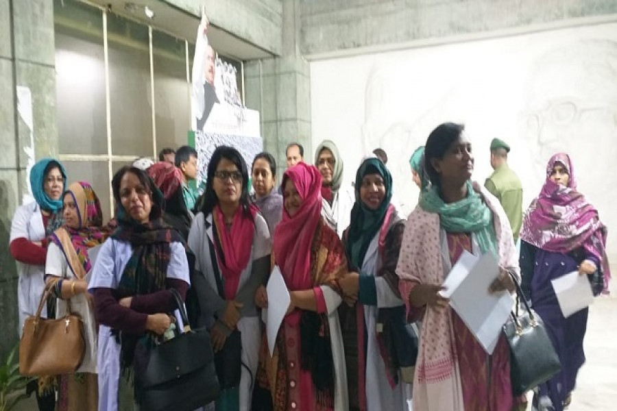 পোস্ট গ্রাজৃুয়েট মেডিকলে অফিসারবৃন্দ