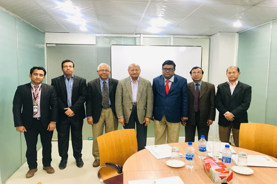 আলোচনা সভায় অতিথিরা