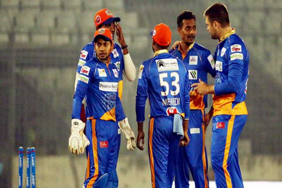 বিপিএল ফাইনালে টস জিতে ফিল্ডিংয়ে খুলনা