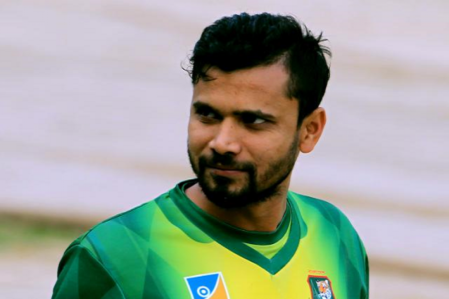 করাচিতে অবসর নিচ্ছে মাশরাফি!