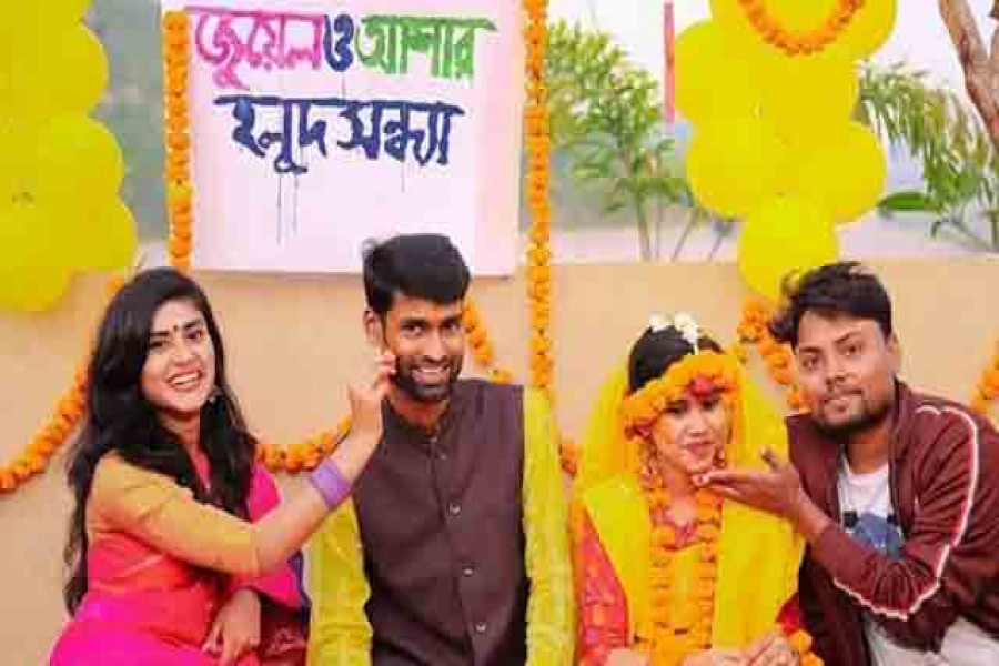 ক্যাম্পাসেই বর-কনের গায়েহলুদ