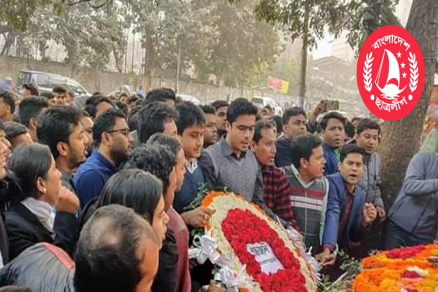 শহীদ আসাদ স্মৃতিস্তম্ভে ছাত্রলীগের শ্রদ্ধা নিবেদন