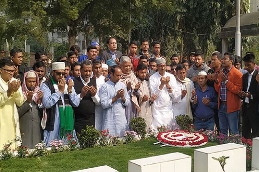 সাবেক মেয়র আনিসুলের কবর জিয়ারত করলেন তাবিথ-ইশরাক