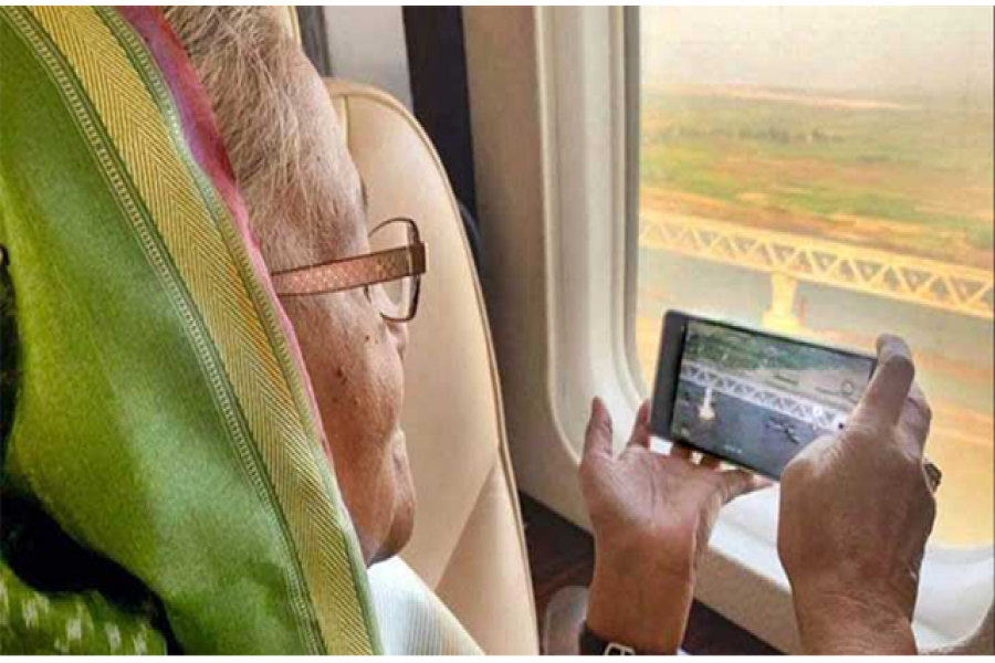 আকাশ থেকে পদ্মাসেতুর ছবি তুললেন প্রধানমন্ত্রী