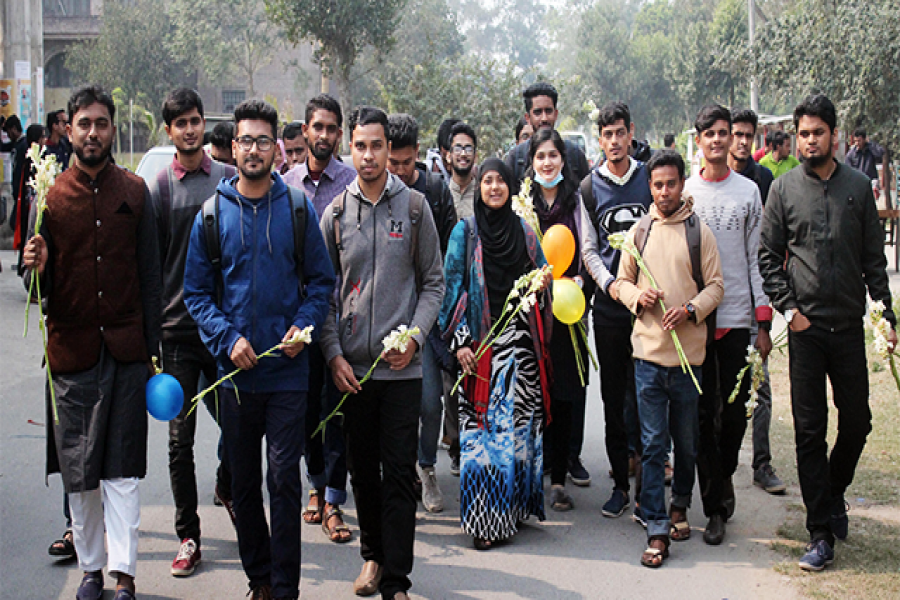 নবীন শিক্ষার্থীদের পদচারণায় মুখরিত ইবি ক্যাম্পাস