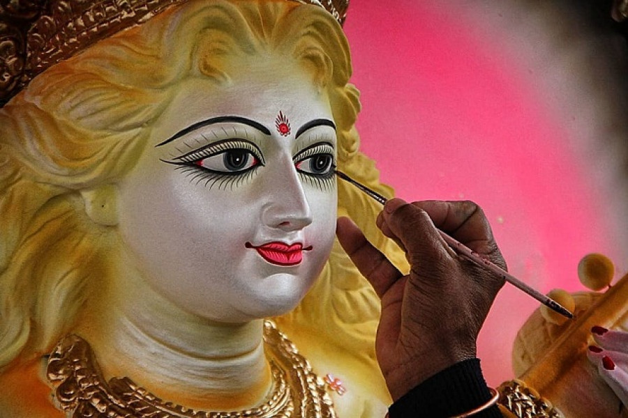 বুধবার জগন্নাথ হল প্রাঙ্গনে চলছে শেষ মুহূর্তের প্রস্তুতি
