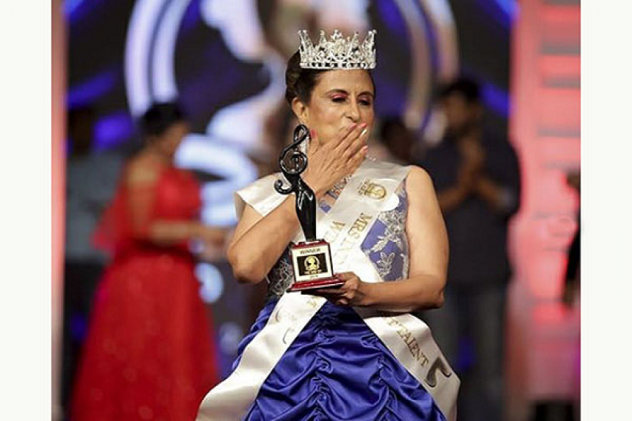 ইনিই বিশ্বের সবচেয়ে সুন্দরী দাদি