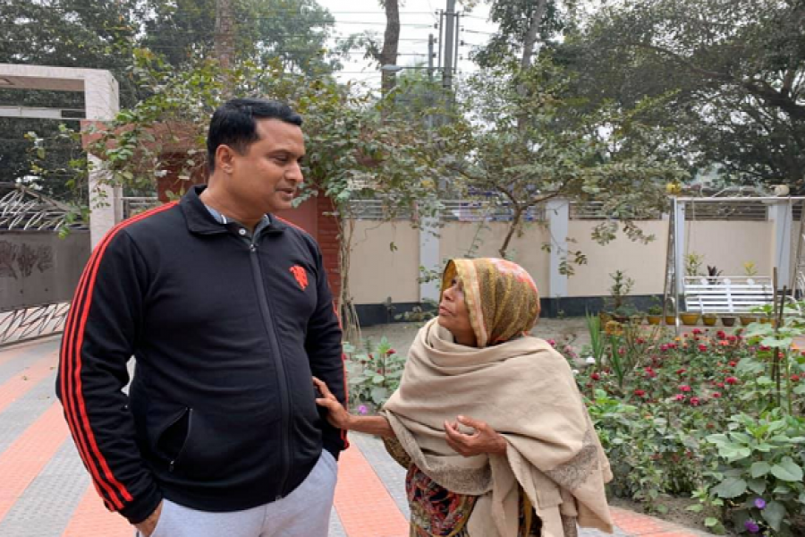 পুলিশ সুপারের সাথে বিশেষ অতিথি