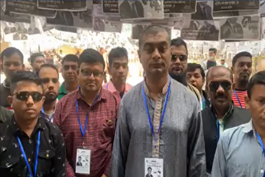 ঢাকা দক্ষিণে ভোট দিয়েছেন পটুয়াখালীর মেয়র!