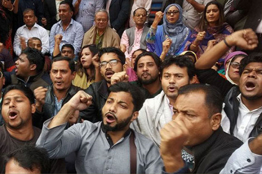 ইশরাকের স্লোগানে প্রকম্পিত নয়াপল্টন এলাকা