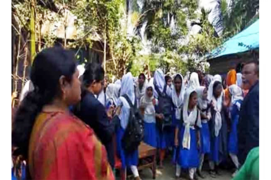 স্কুলছাত্রীর বাল্যবিবাহ বন্ধে নোয়াখালীতে বিক্ষোভ