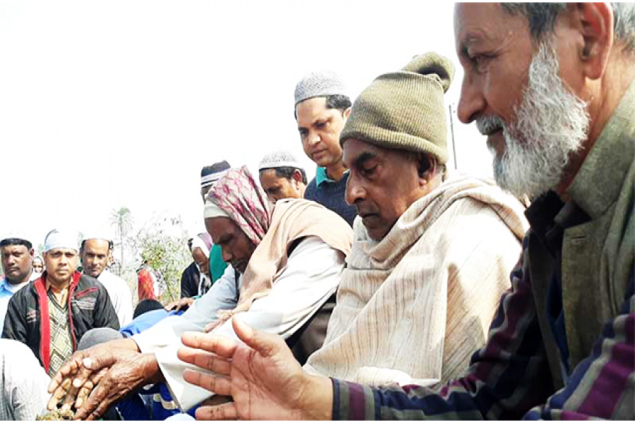 সাম্প্রদায়িক সম্প্রীতি, মুসলিম প্রতিবেশীর কবরে মাটি দিলেন হিন্দুরা