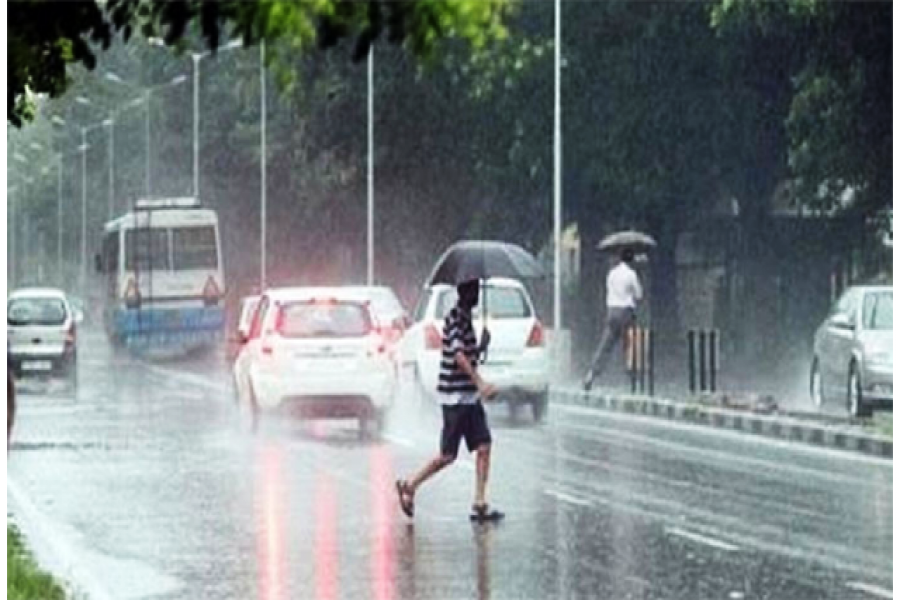 সারাদিনের মেঘলার পর রাতে বৃষ্টি