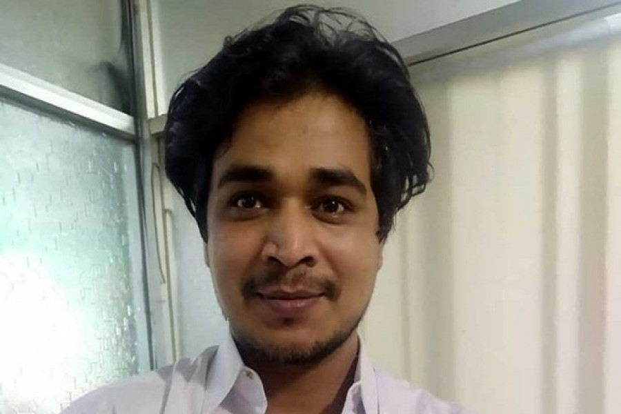 গ্রেপ্তারের পর সন্ত্রাসীর বাড়ি থেকে একে-২২ উদ্ধার 