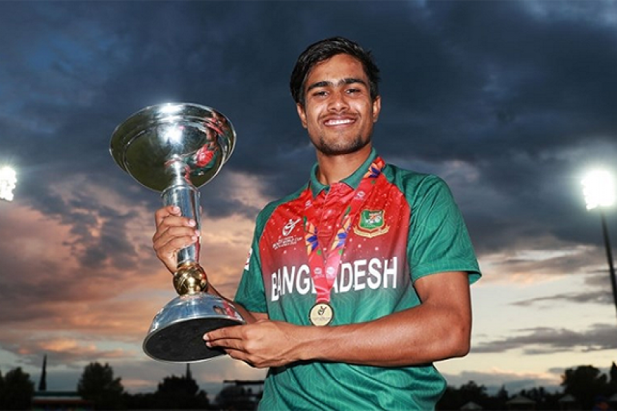 হাসির আড়ালে আকবরের বেদনার গল্প 