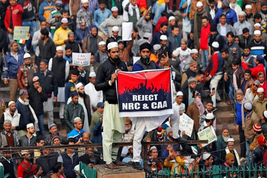 শিক্ষার্থীদের গোপনাঙ্গে লাথি মারল দিল্লি পুলিশ, ছেঁড়া হল হিজাব!