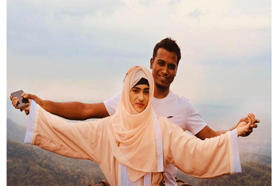 ‘তুমি আমার সব’— ভালোবাসা দিবসে স্ত্রী দোলাকে রুবেল