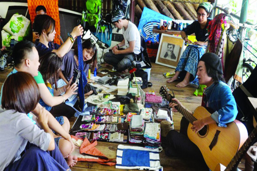 ব্যর্থ প্রেমিক-প্রেমিকাদের বাজার!