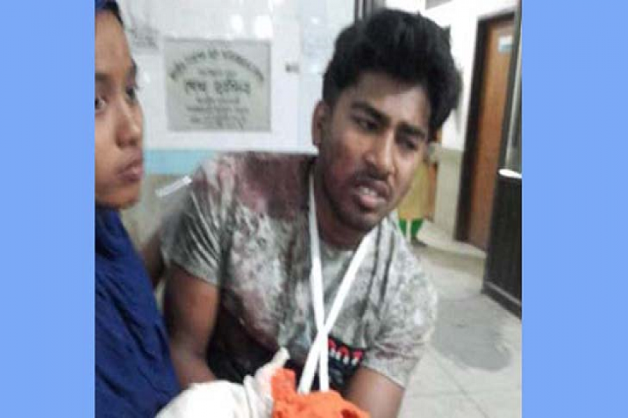 কলেজছাত্রের কব্জি কেটে দিল ছাত্রলীগের নেতাকর্মীরা