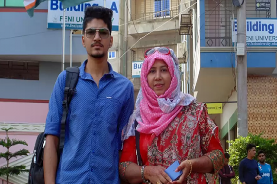 বিশ্ববিদ্যালয় ক্যাম্পাসে হুরে জান্নাত ও আবদুল্লাহ আহসান